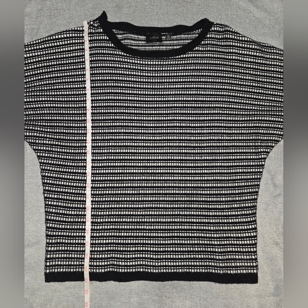 Cyrus Black & White Checkered Sweater Dolman Sleeves Size Large - Picture 6 of 9